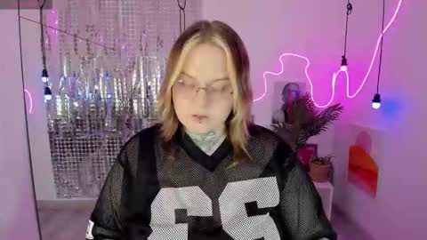 Arya online show from November 12, 2:08 pm