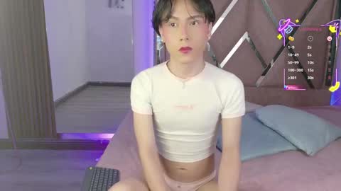 Snapshot of ash_femboy chatting on September 18, 9:52 pm Ash Femboy online show from September 18, 9:52 pm