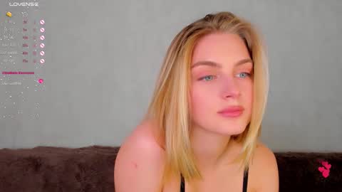 Snapshot of ashbunny_ chatting on October 23, 6:53 pm your pretty Ashley online show from October 23, 6:53 pm