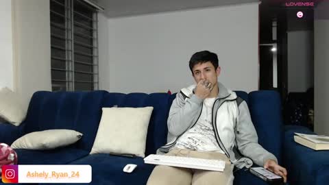 Snapshot of ashely_ryan24 chatting on January 29, 12:22 am Ashley And Ryan  online show from January 29, 12:22 am