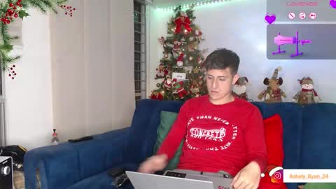 Ashley And Ryan  online show from December 16, 11:33 pm