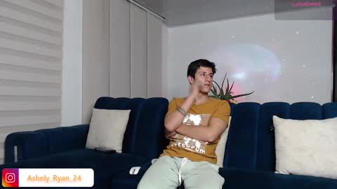 Snapshot of ashely_ryan24 chatting on February 11, 11:44 pm Ashley And Ryan  online show from February 11, 11:44 pm