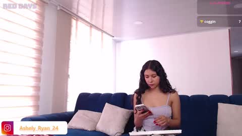 Snapshot of ashely_ryan24 chatting on February 27, 7:47 pm Ashley And Ryan  online show from February 27, 7:47 pm
