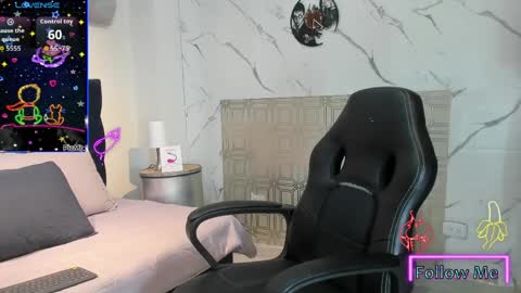   Asher  online show from April 3, 10:39 pm