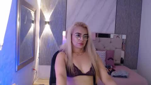 ashley__tylor online show from February 28, 5:00 am