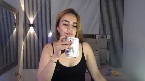 ashley__tylor online show from December 17, 2:07 am