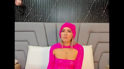 ashley_miller26 online show from May 29, 12:25 pm