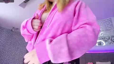 AshleyJonse online show from December 2, 6:10 am