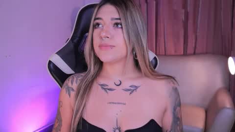 Ashley Lauren online show from November 17, 3:42 am