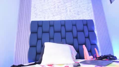 ashlybenison online show from October 25, 6:35 am