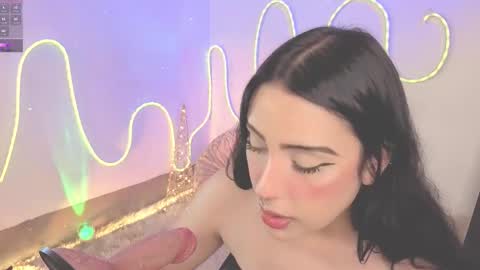 Ash  online show from December 3, 8:09 pm