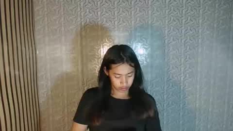 kisses online show from April 19, 6:10 pm