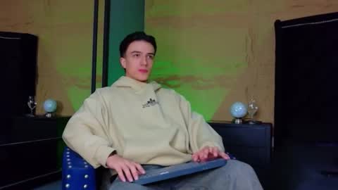 Aslan  online show from April 2, 3:25 am