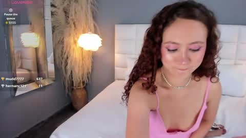 A S L Y   S A N D E R online show from March 7, 5:18 am