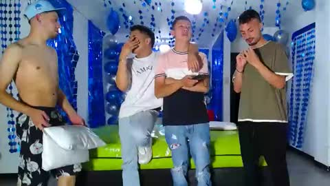 THOMAS AND DAMIAND online show from January 28, 12:15 am