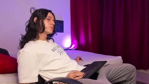 asmodeuszz online show from February 16, 8:43 am