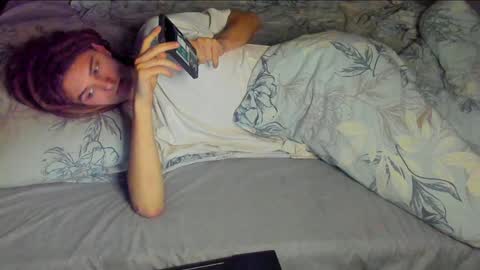 Snapshot of asphalt_surfer chatting on December 9, 11:15 am asphalt surfer online show from December 9, 11:15 am