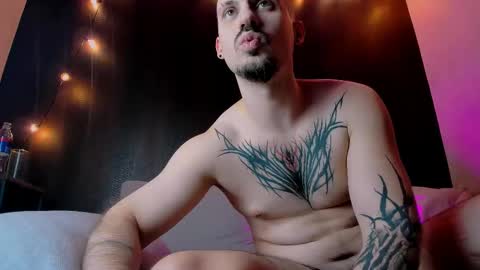 asshunter4k online show from December 3, 3:02 pm