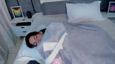 astrid_velle online show from January 13, 5:37 am