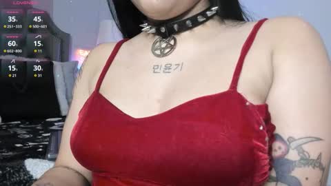 Snapshot of atena_hill chatting on October 3, 8:06 pm Athena online show from October 3, 8:06 pm