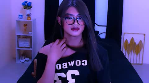 athisamoore online show from October 27, 6:52 pm