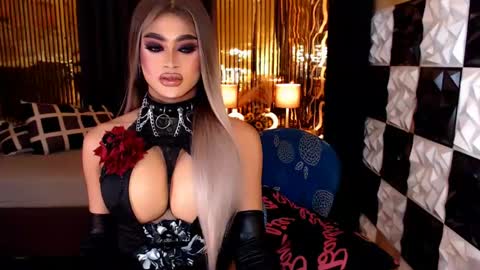 athisamoore online show from April 25, 1:13 pm