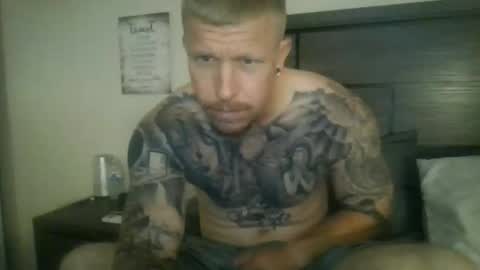 AthleticWhiteboy777 online show from May 29, 4:43 am