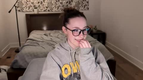 Snapshot of audreyjones03 chatting on February 18, 12:37 am Miss Audrey online show from February 18, 12:37 am