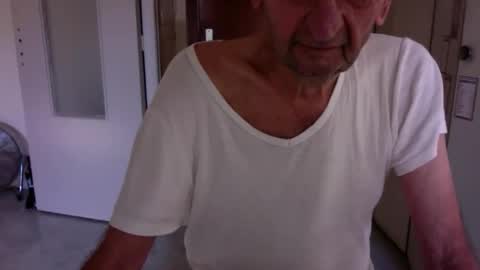 auguste061400 online show from November 29, 9:28 am