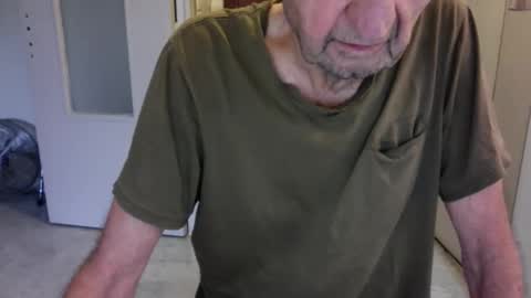 auguste688483 online show from February 2, 9:27 am