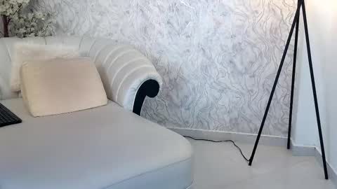 Aura sanders online show from February 4, 11:58 am