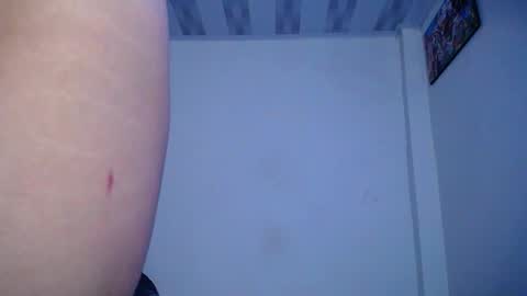 Snapshot of aura_sweetiee chatting on October 30, 11:49 pm aura online show from October 30, 11:49 pm