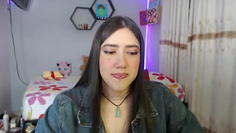 Snapshot of aurora_shy_ chatting on January 22, 5:48 am Aurora  online show from January 22, 5:48 am