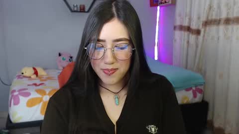 Snapshot of aurora_shy_ chatting on February 18, 11:19 pm Aurora  online show from February 18, 11:19 pm