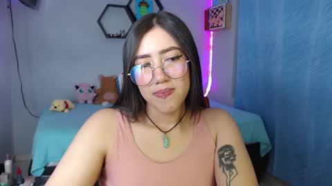 Snapshot of aurora_shy_ chatting on March 11, 6:52 am Aurora  online show from March 11, 6:52 am