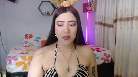 Snapshot of aurora_shy_ chatting on December 11, 4:28 am Aurora  online show from December 11, 4:28 am