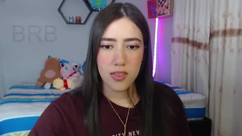 Snapshot of aurora_shy_ chatting on December 18, 4:09 am Aurora  online show from December 18, 4:09 am