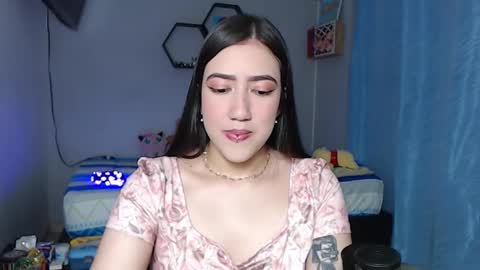 Snapshot of aurora_shy_ chatting on October 12, 9:57 am Aurora  online show from October 12, 9:57 am