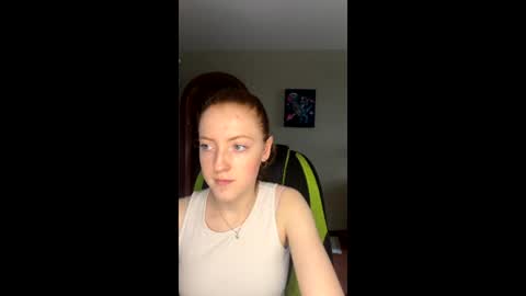 auroraviolet_ online show from June 8, 11:22 am