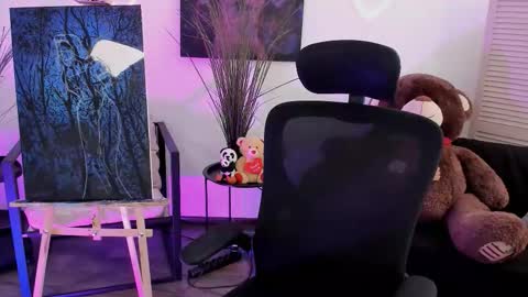 aurorawrenfield online show from March 16, 5:44 am