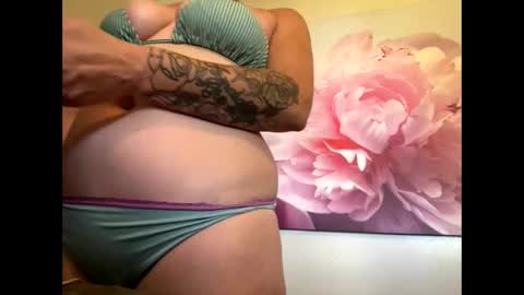 Milf4u online show from March 3, 3:02 am