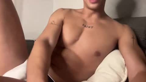 aussietwunkboy online show from January 8, 11:10 am