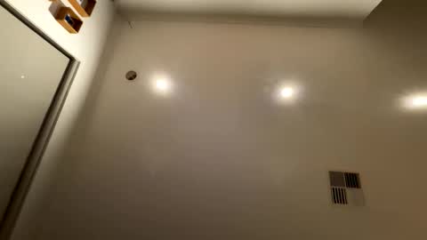 austintoner85 online show from April 24, 10:06 am