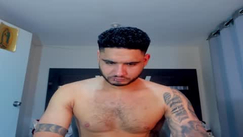Snapshot of austintorres_ chatting on January 5, 2:17 am AustinTorres online show from January 5, 2:17 am