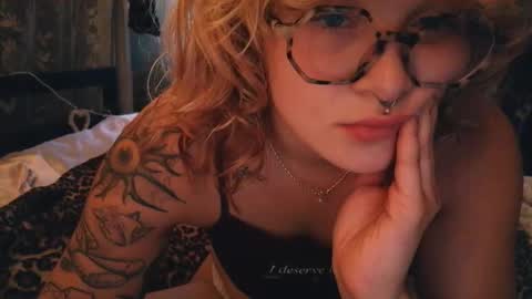 Autie 3 online show from April 22, 3:02 am