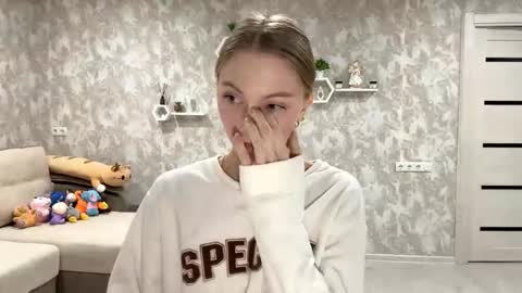 Annie online show from October 8, 3:18 pm