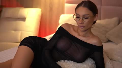 Ava online show from February 19, 3:50 am