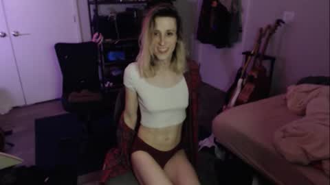 Ava online show from February 28, 2:15 am