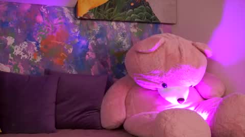 Ava online show from April 21, 8:05 pm