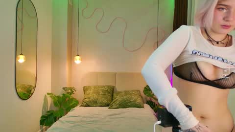 avabloom_ online show from November 12, 9:17 pm